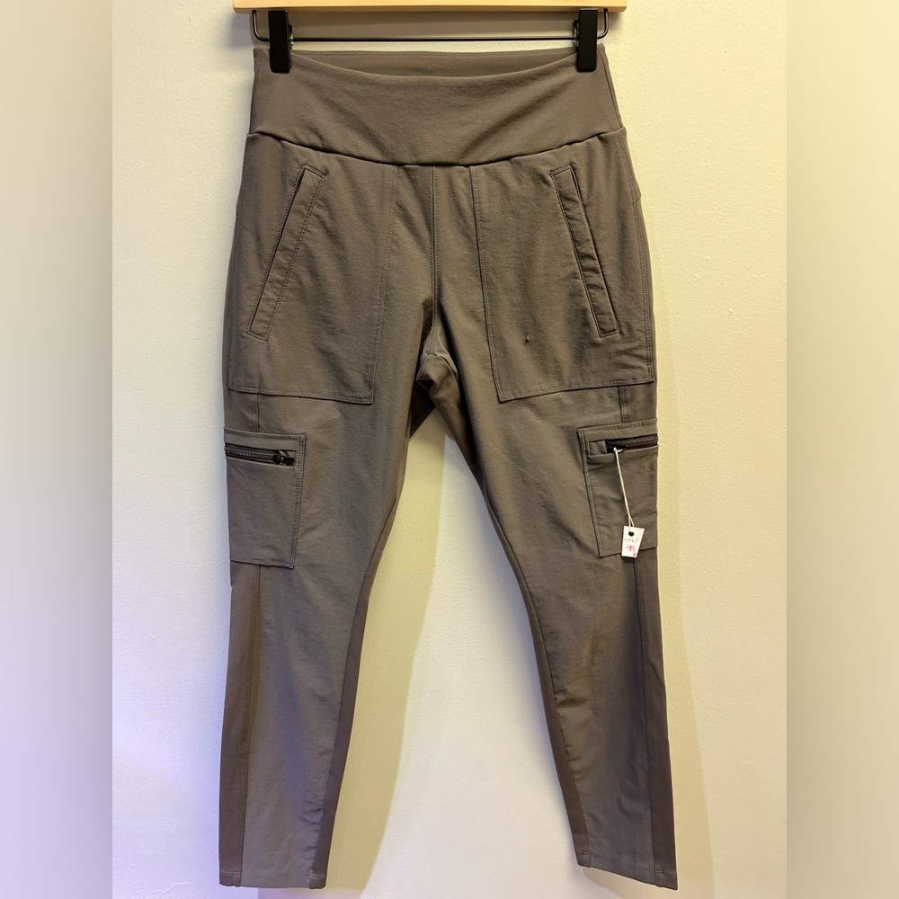 Athleta Highlands hybrid cargo